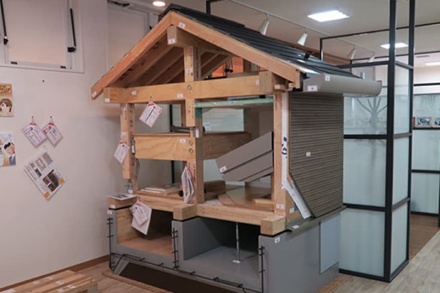 太平ホームでは、住宅の構造材として構造LVLを採用しています。木材を重ね合わせてつくられるLVLには、一般的な無垢材とは異なる特徴があります。今回のイベントでは、実物の構造材などを通して、「家の強さを支える構造」についてご紹介します。
