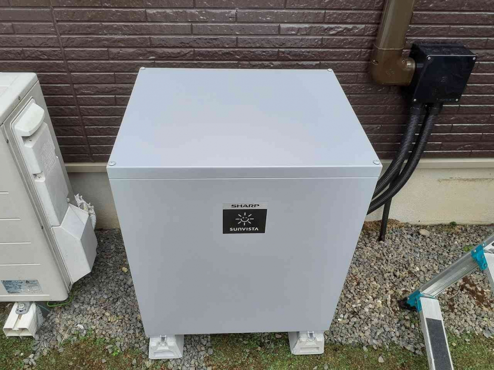 災害時に心配なのが、停電。太陽光発電システムと蓄電池を備えておくことで、停電が起きた際にも、蓄えた電気を活用して冷蔵庫や照明などの電気を一定時間使用することができます。 普段は電気をつくって暮らしに活用し、もしものときには非常時の電源として。 「電気をつくる・ためる」という備えで、災害時の安心につなげる。 今回の防災イベントでは、太陽光発電システム・蓄電池について、分かりやすくご紹介します。