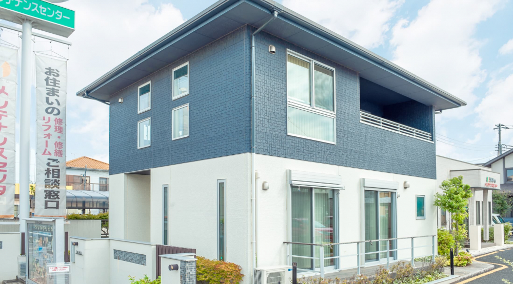 【杉戸住宅展示場】2階建｜2LDK　延床面積28坪。限られた空間を上手に活用し、必要な暮らしをコンパクトにまとめた住まい。 「必要以上に大きな家はいらない」「掃除や家事の負担を減らしたい」「暮らしに必要なものをシンプルにまとめたい」 「コンパクトでも、こんな暮らしができる」という新しい発見をしていただけます。